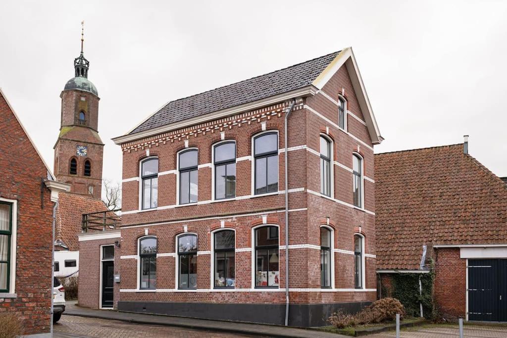 Sfeervol Verblijf In Oude Gemeentehuis Eenrum. Ngoại thất bức ảnh