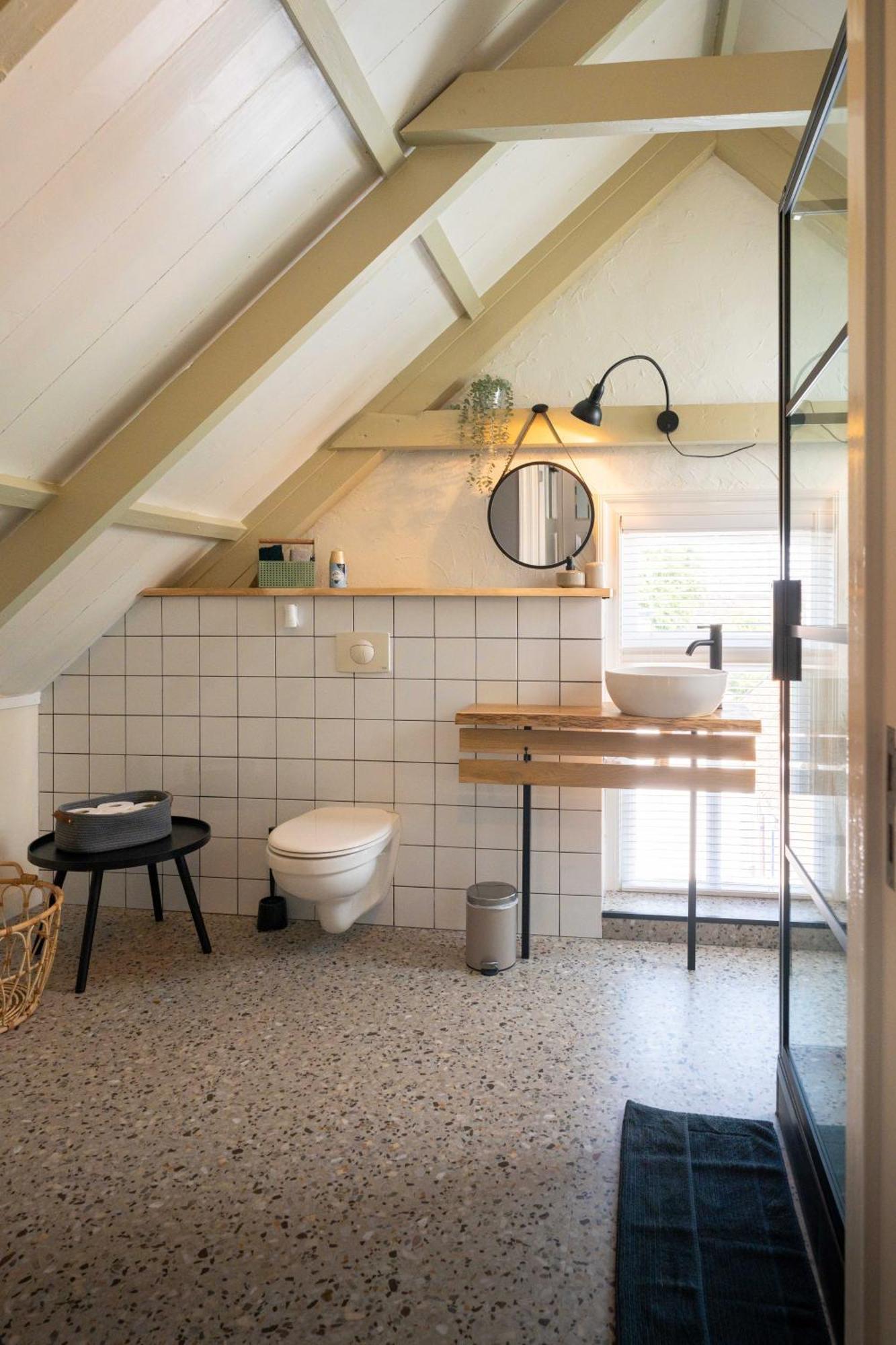 Sfeervol Verblijf In Oude Gemeentehuis Eenrum. Ngoại thất bức ảnh